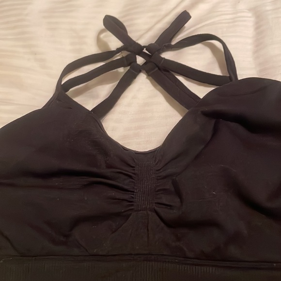 I Fashion / black sports bra - tag is torn out but guessing a S - Picture 3 of 4